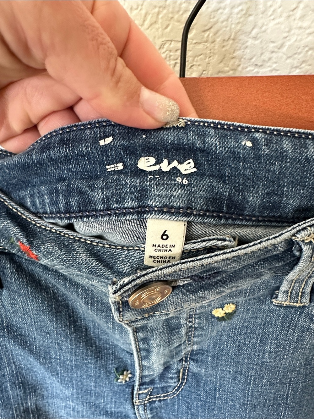 Seven7 Blue Denim Shorts with Multicolor Floral Embroidery - Picture 4 of 4